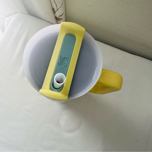 Stanley The FlowState Quencher H2.0 Pomelo Tumbler Lemonade Sunshine New Pastel - Picture 2 of 5